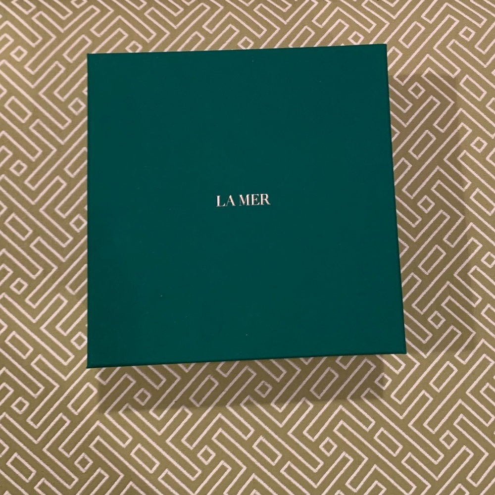 8 x 8 La Mer  Box with Packaging and Insert.
